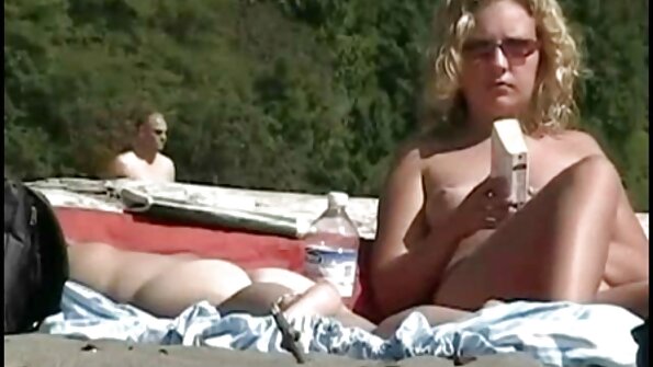 Beachwomen filme porno cu mamici mature 24