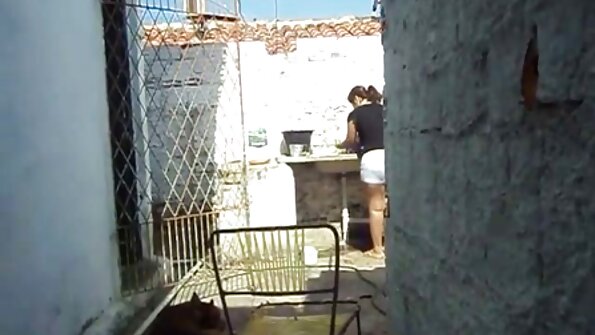 Un bărbat adult a filme porno cu mature flocoase cântărit un măgar tânăr și l-a umplut cu spermă